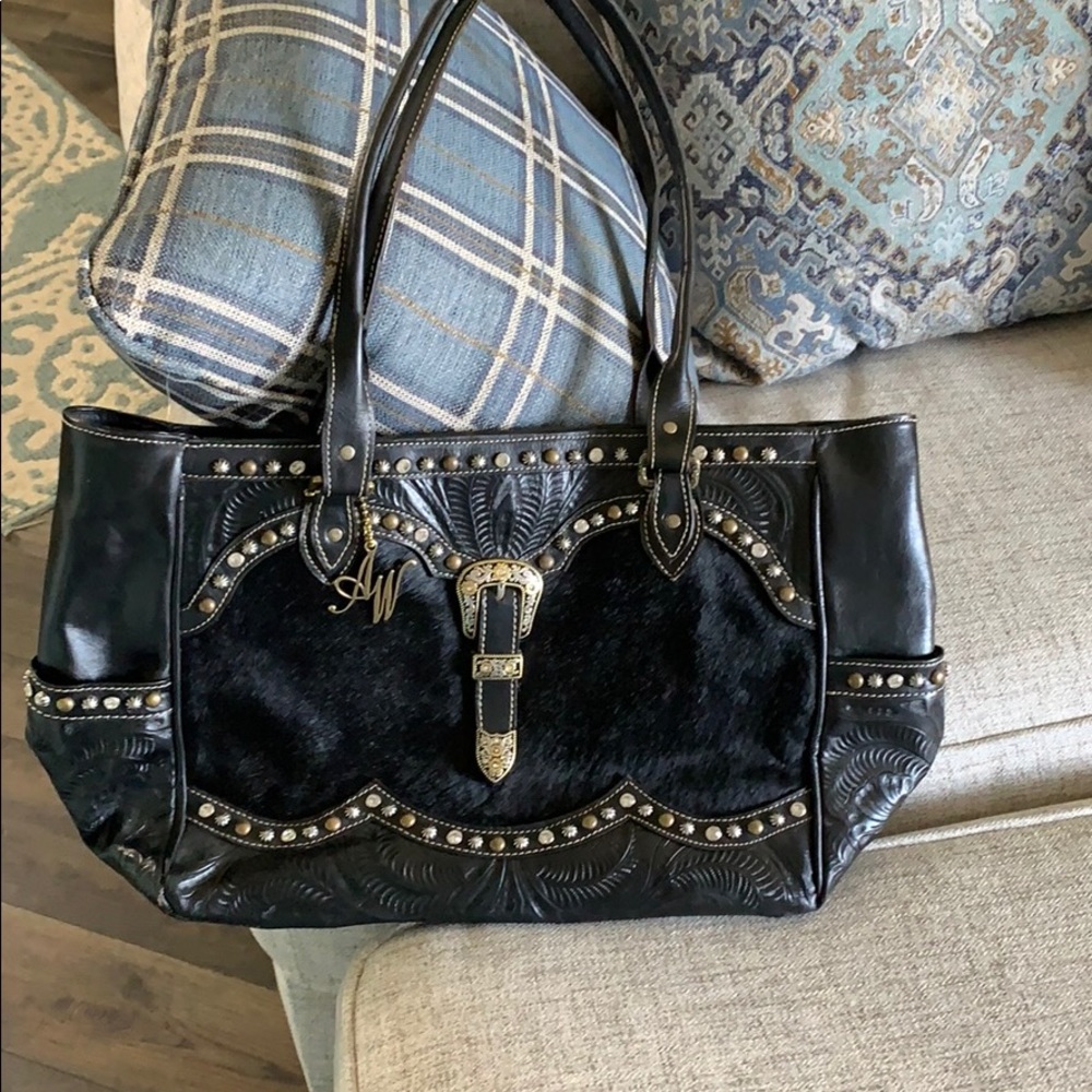 To many purses